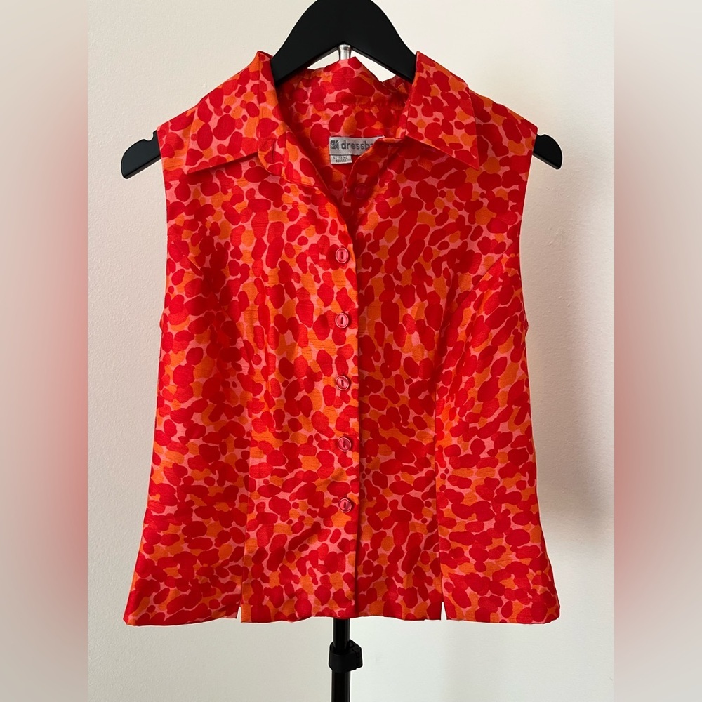 ✨ Dressbarn Retro Print Top | Orange + Red Sleeveless Button Front Blouse